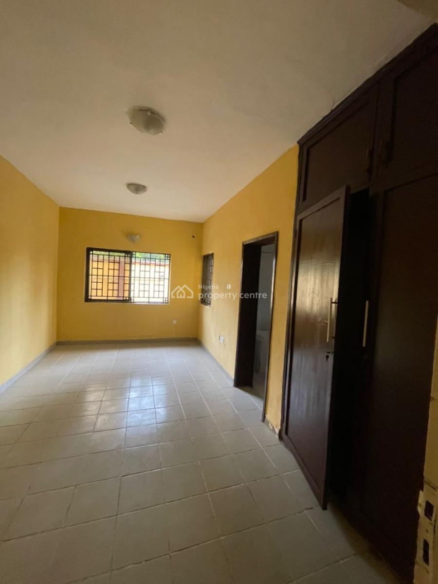 Spacious 3 Bedroom Apartment, Lekki Phase 1, Lekki, Lagos, Flat / Apartment for Rent