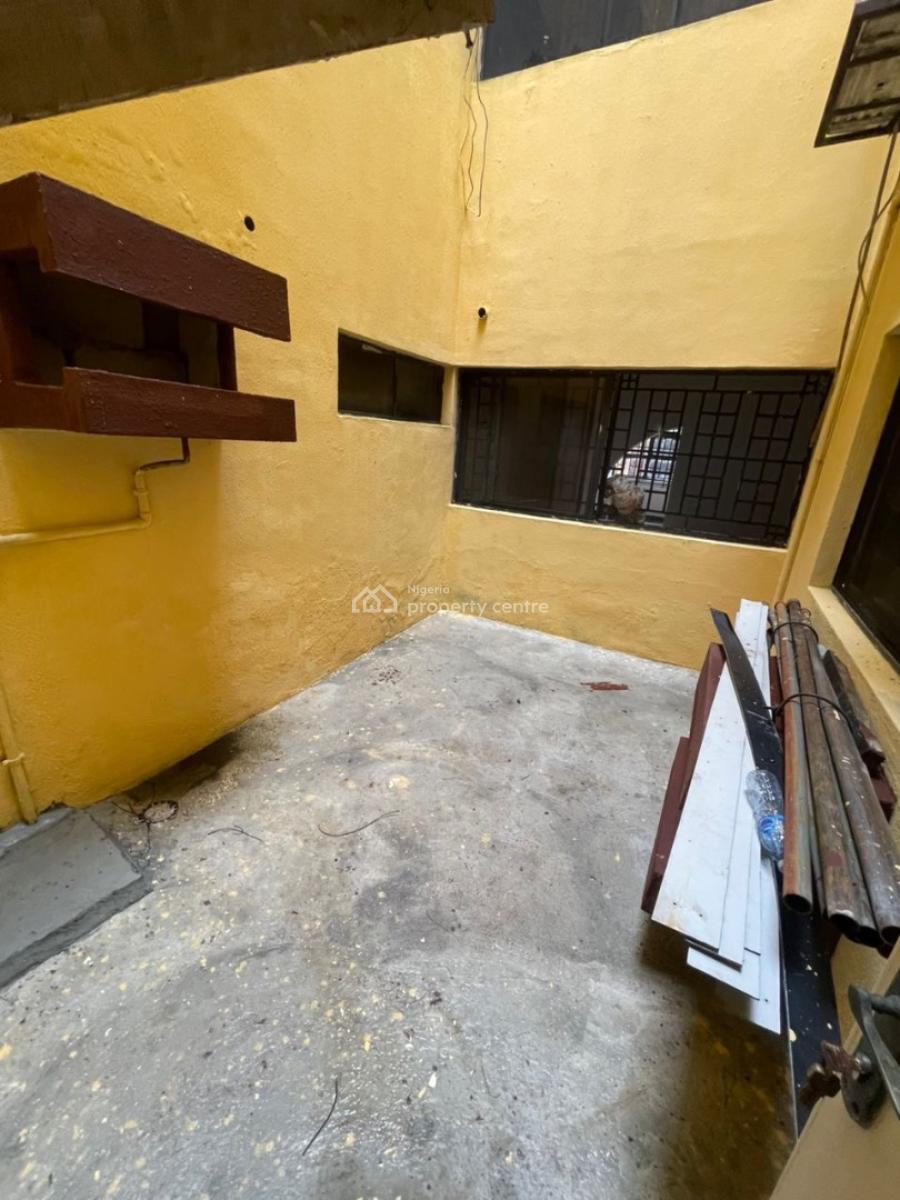 Spacious 3 Bedroom Apartment, Lekki Phase 1, Lekki, Lagos, Flat / Apartment for Rent