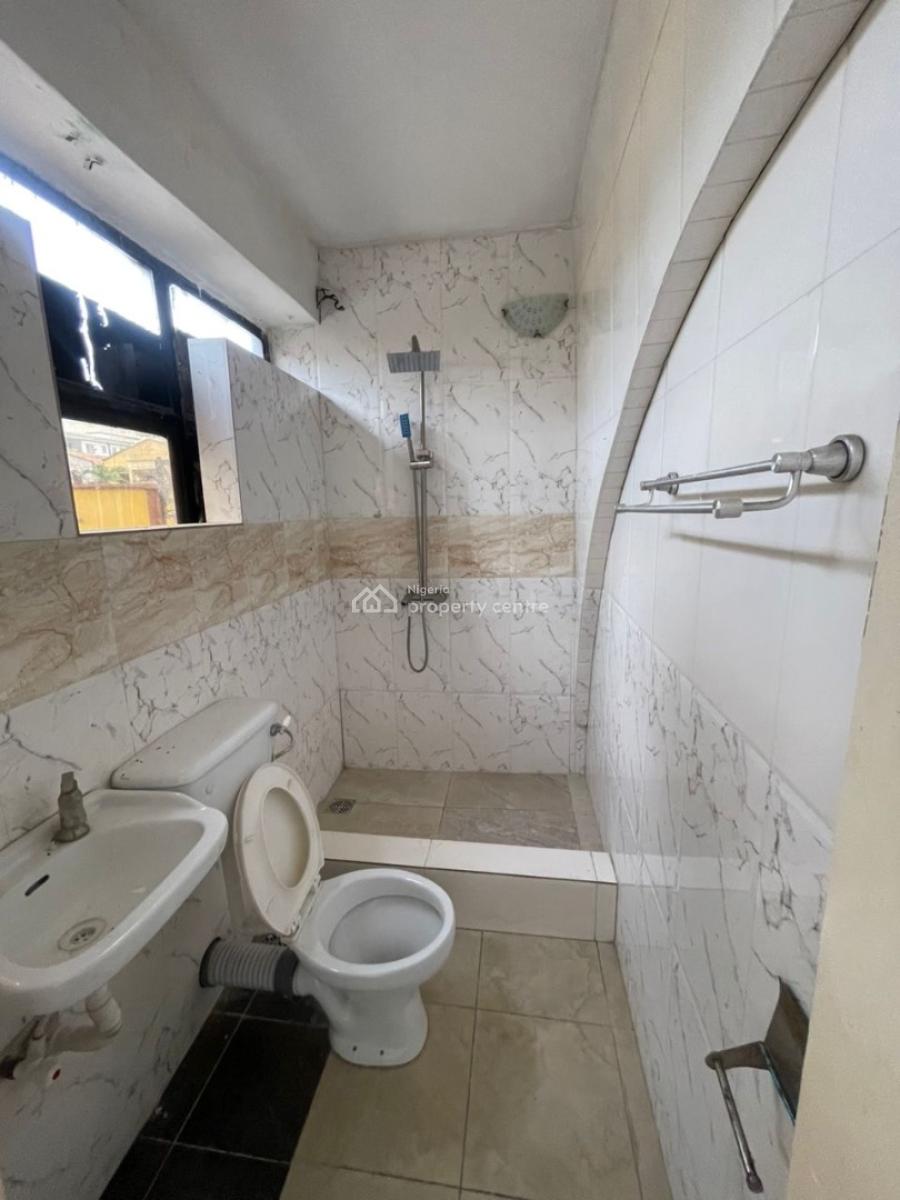 Spacious 3 Bedroom Apartment, Lekki Phase 1, Lekki, Lagos, Flat / Apartment for Rent