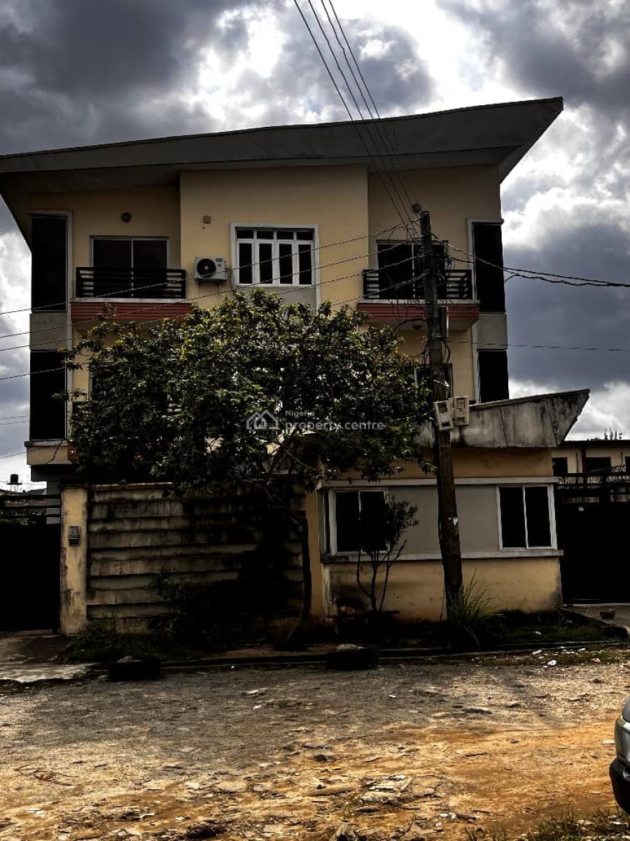 Decent 3 Bedrooms Flat Upstairs, Mende, Maryland, Lagos, House for Sale