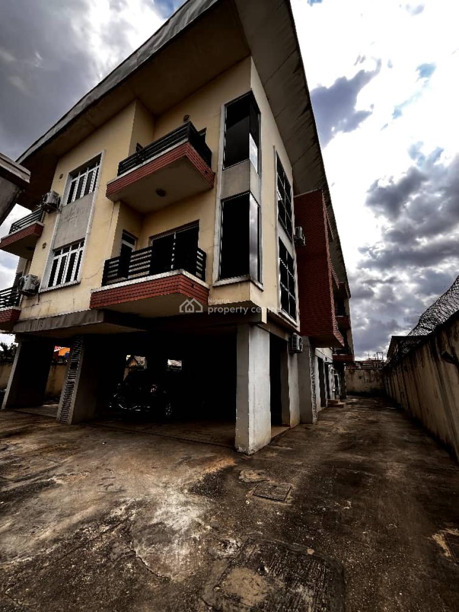 Decent 3 Bedrooms Flat Upstairs, Mende, Maryland, Lagos, House for Sale
