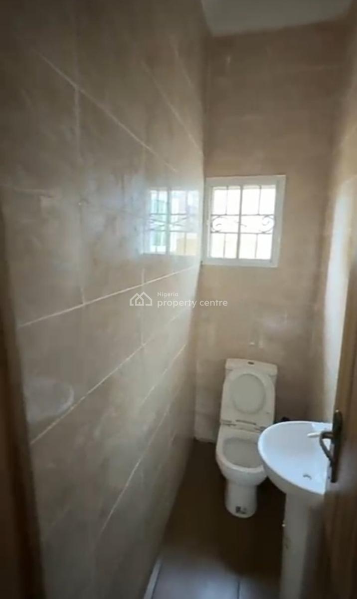 Modern and Spacious 2 Spacious Bedroom Apartment { Video}, Lekki Scheme 2 Abraham Adesanya, Ajah, Lagos, Flat / Apartment for Rent