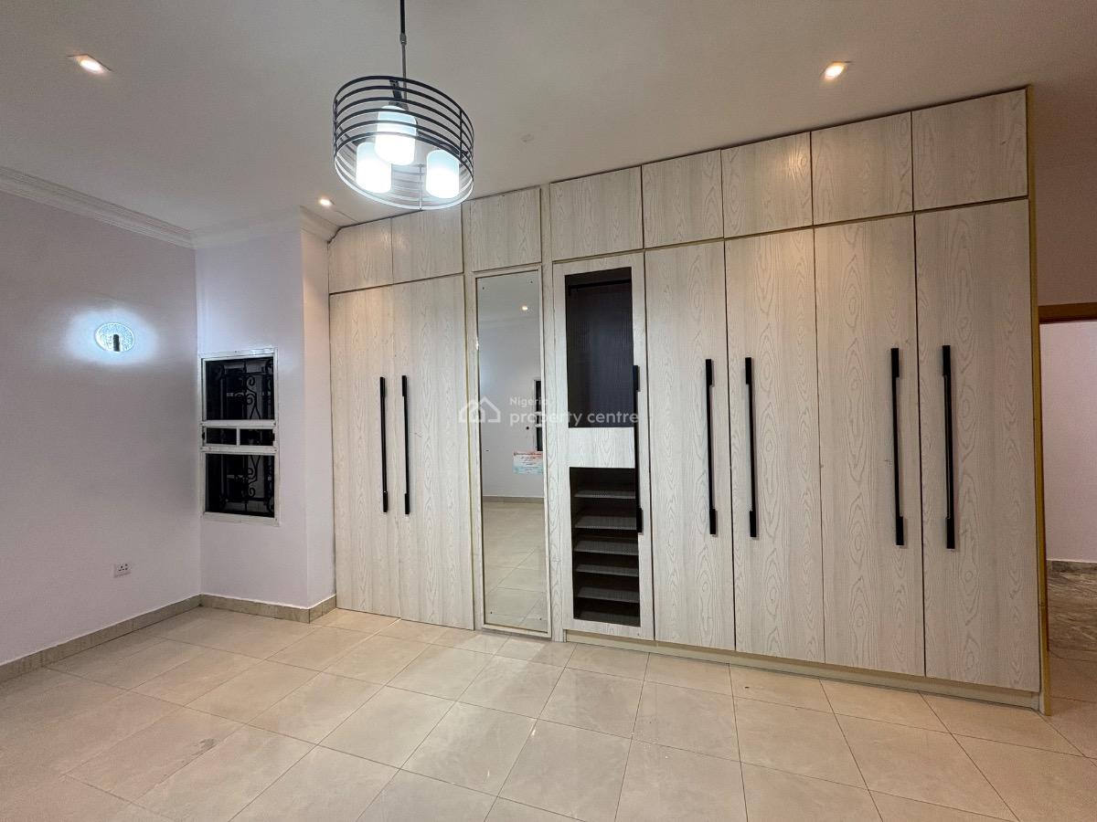 a Well-maintained 3-bedroom Apartment in an Estate, Bridgegate Estate, Agungi, Lekki, Lagos, Flat / Apartment for Rent