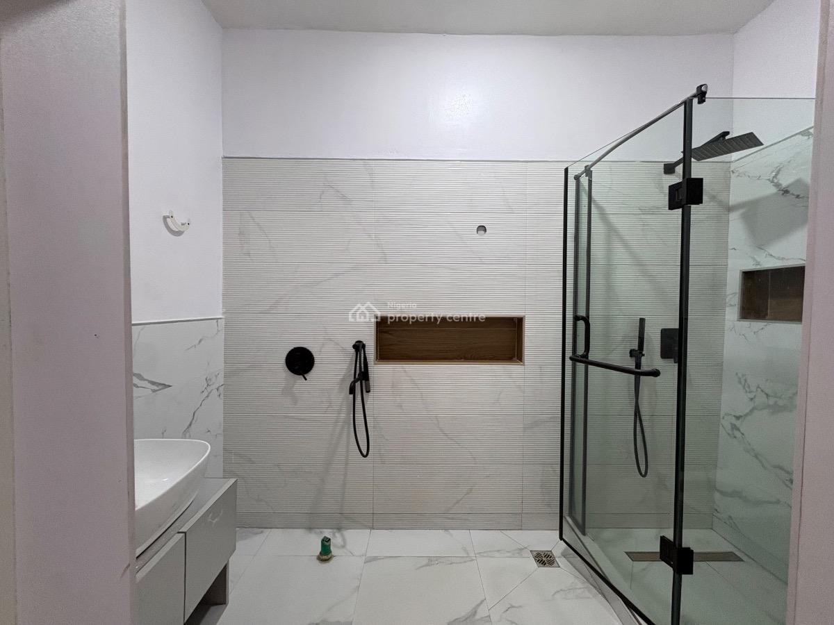 a Well-maintained 3-bedroom Apartment in an Estate, Bridgegate Estate, Agungi, Lekki, Lagos, Flat / Apartment for Rent