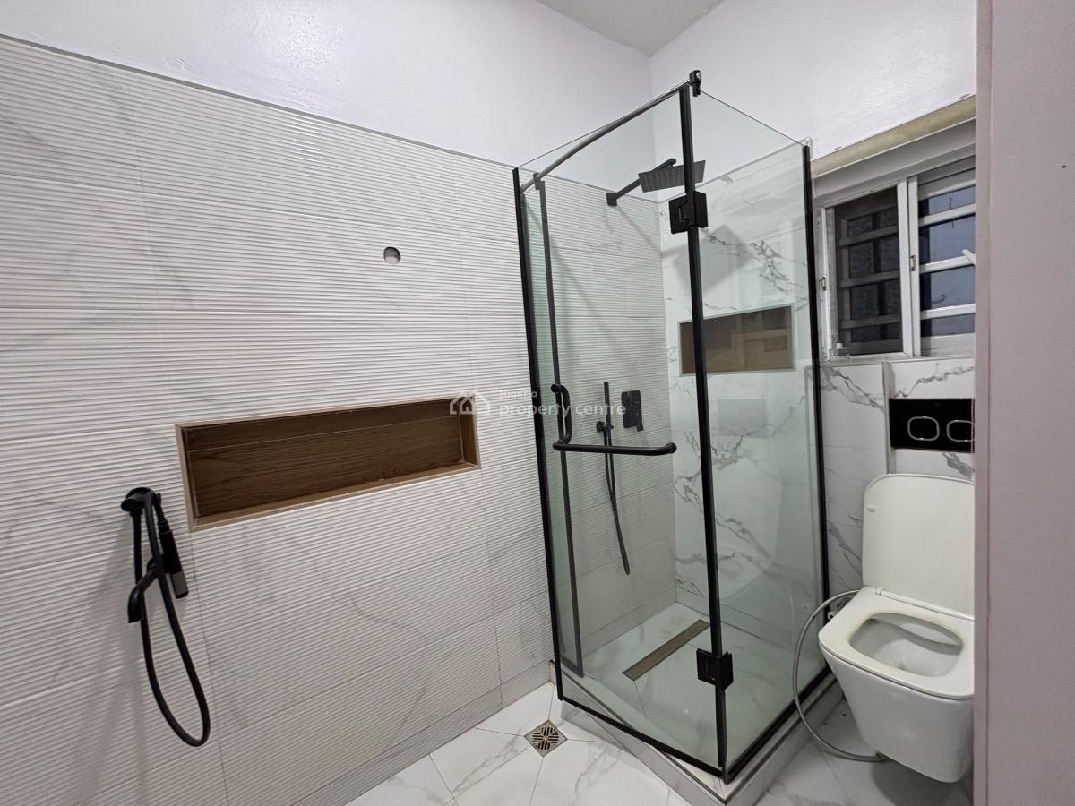 a Well-maintained 3-bedroom Apartment in an Estate, Bridgegate Estate, Agungi, Lekki, Lagos, Flat / Apartment for Rent