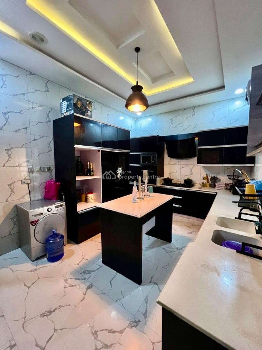Triplex Comes with B Q and Mini Office in Premium Environment, Chevron Drive, Lekki, Lagos, House for Rent