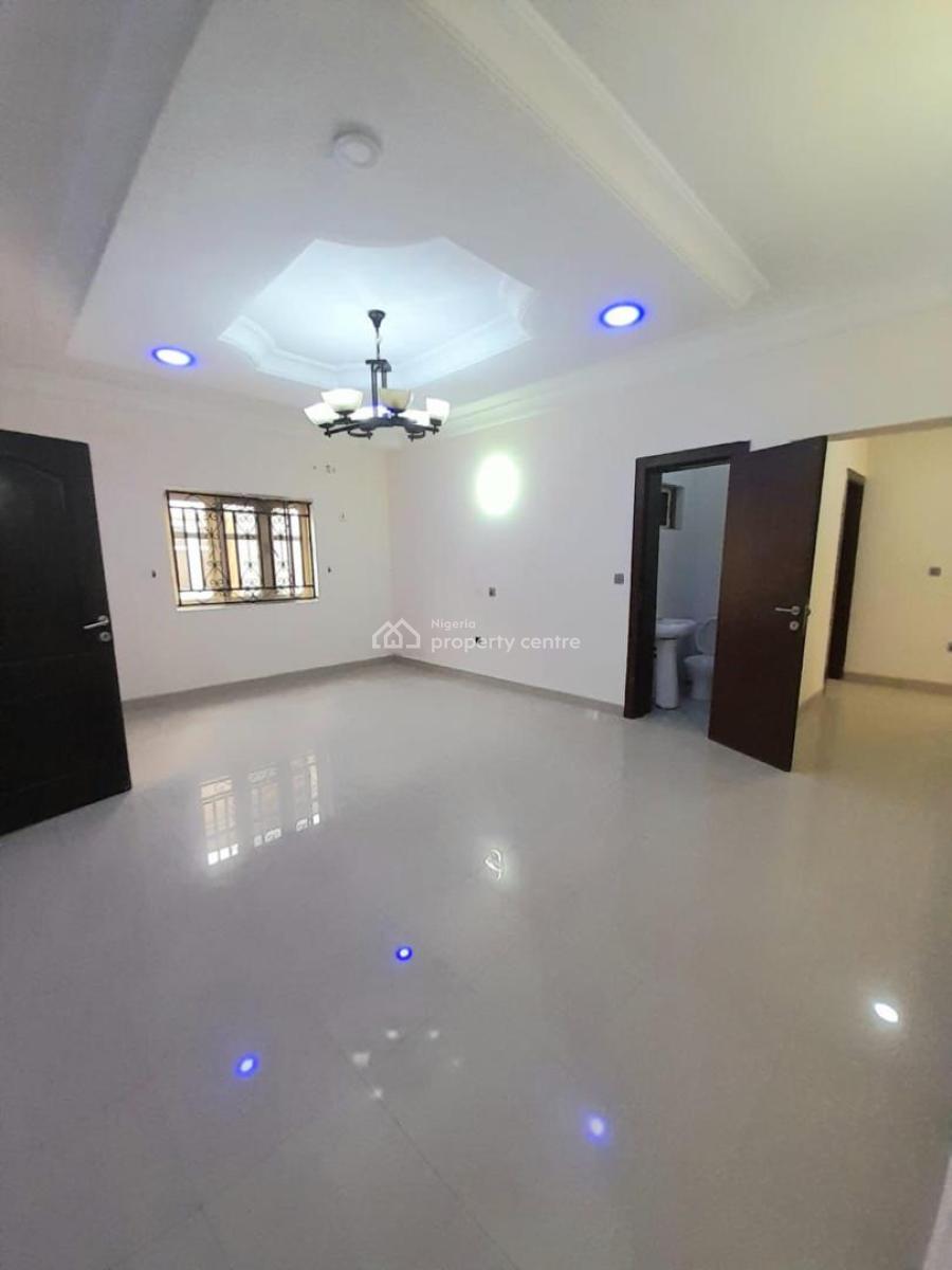 Lovely 3bedroom Flat  in a Secured Estate (upstairs), Thomas Estate, Ajah, Lagos, Flat / Apartment for Rent