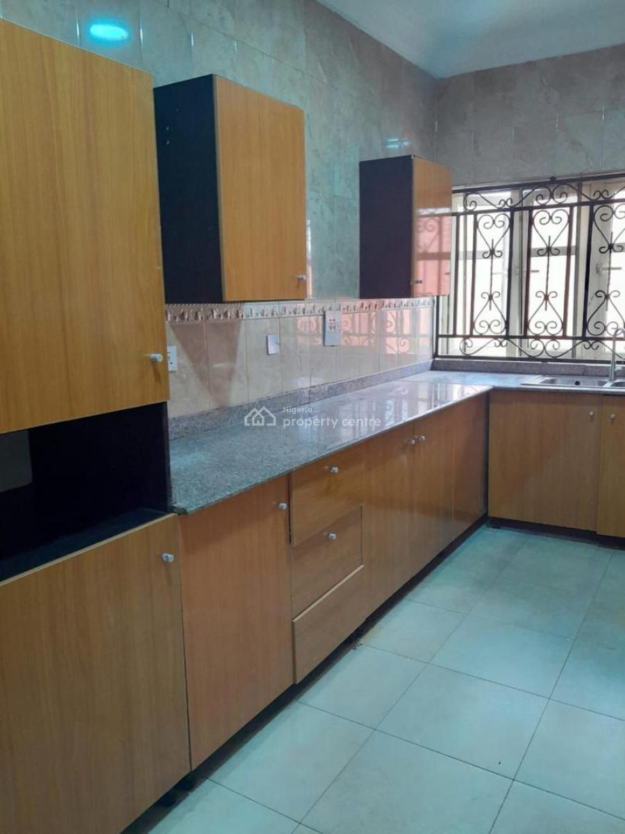 Lovely 3bedroom Flat  in a Secured Estate (upstairs), Thomas Estate, Ajah, Lagos, Flat / Apartment for Rent