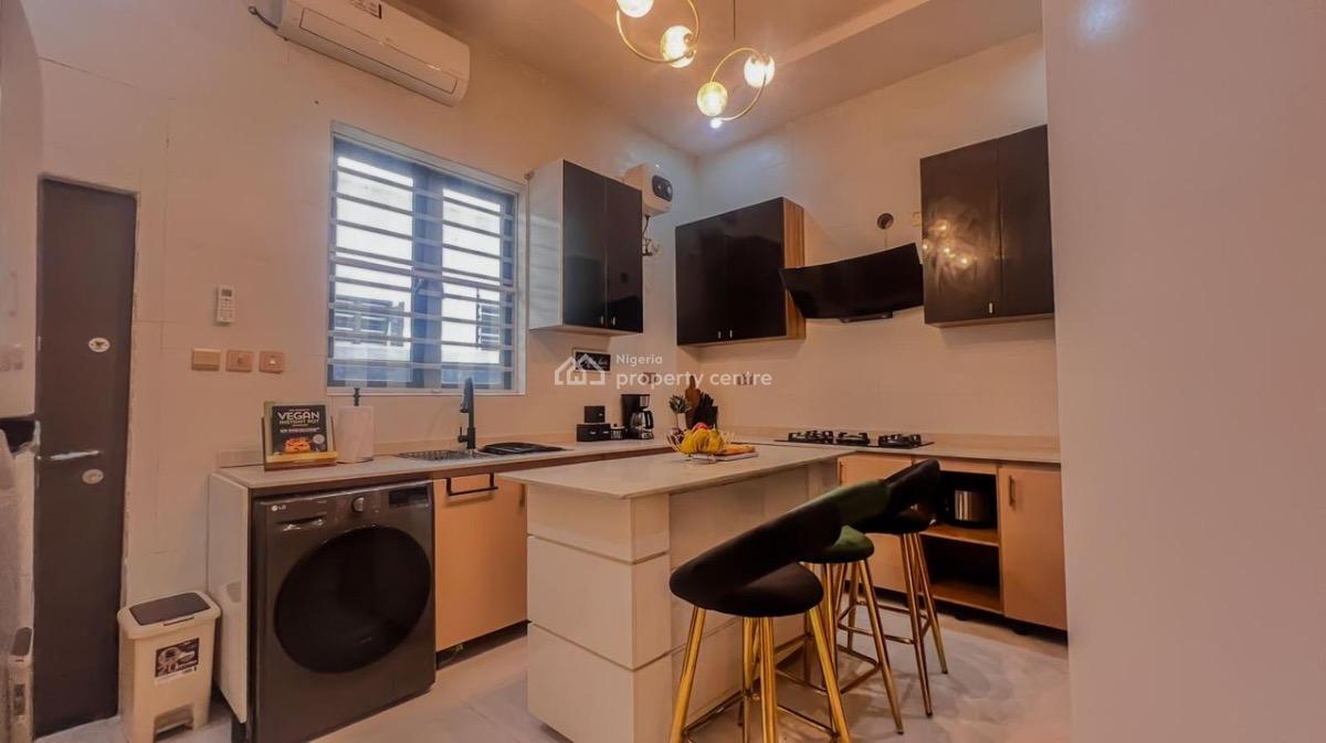 a Very Sweet and Spacious Stand Alone Apartment Located in a Serene a, Lekki Phase 1, Lekki, Lagos, Flat / Apartment Short Let