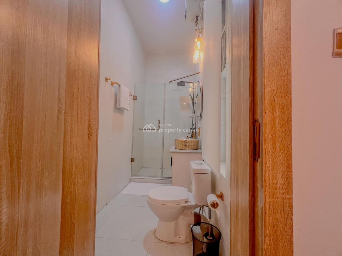a Very Sweet and Spacious Stand Alone Apartment Located in a Serene a, Lekki Phase 1, Lekki, Lagos, Flat / Apartment Short Let