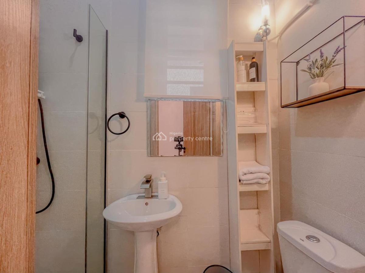 a Very Sweet and Spacious Stand Alone Apartment Located in a Serene a, Lekki Phase 1, Lekki, Lagos, Flat / Apartment Short Let