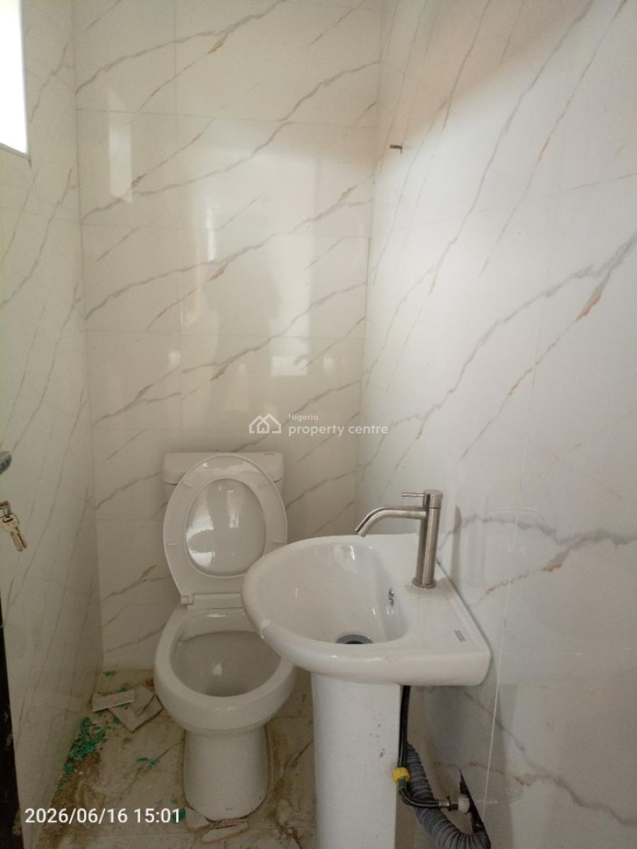2 Bedroom Luxurious Newly Built Flat, Ogoyo Off Mobil Road, Ilaje, Ajah, Lagos, Flat / Apartment for Rent