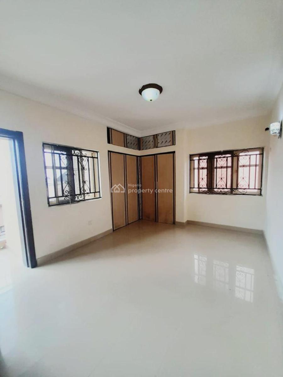Relatively New 3-bedroom Flat, Thomas Estate, Ajah, Ajah, Lagos, Flat / Apartment for Rent