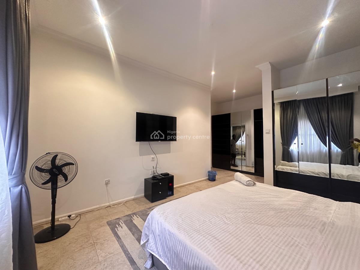 Nicely Furnished 3 Bedroom Apartment, Lekki Phase 1, Lekki, Lagos, Flat / Apartment for Rent