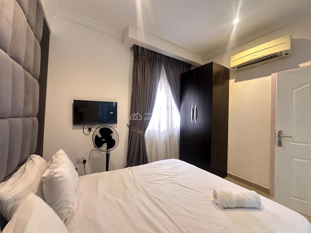 Nicely Furnished 3 Bedroom Apartment, Lekki Phase 1, Lekki, Lagos, Flat / Apartment for Rent