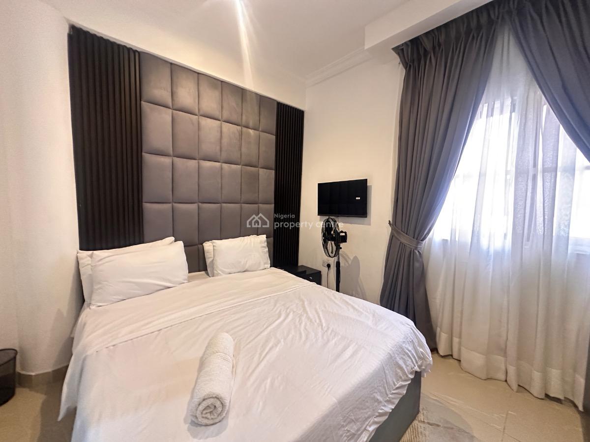 Nicely Furnished 3 Bedroom Apartment, Lekki Phase 1, Lekki, Lagos, Flat / Apartment for Rent