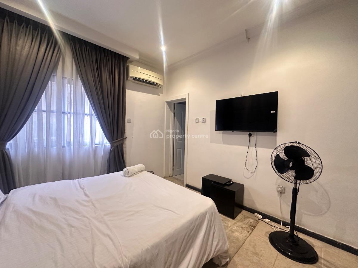 Nicely Furnished 3 Bedroom Apartment, Lekki Phase 1, Lekki, Lagos, Flat / Apartment for Rent