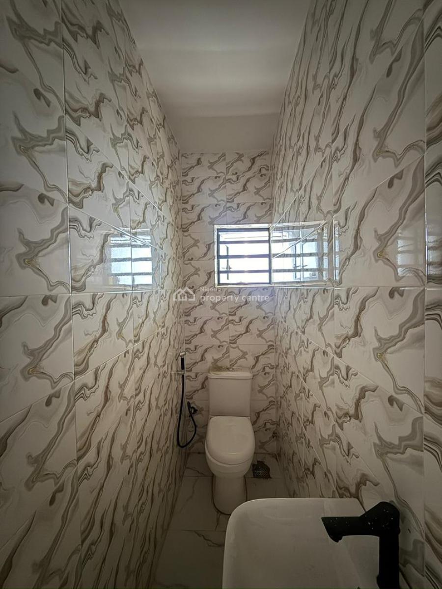 Commercial 3-bedroom Office Spaces -- Akala Express, Ibadan, Kuola Junction, Behind Mrs Filling Station, Akala Express, Ibadan, Oyo, Office Space for Rent