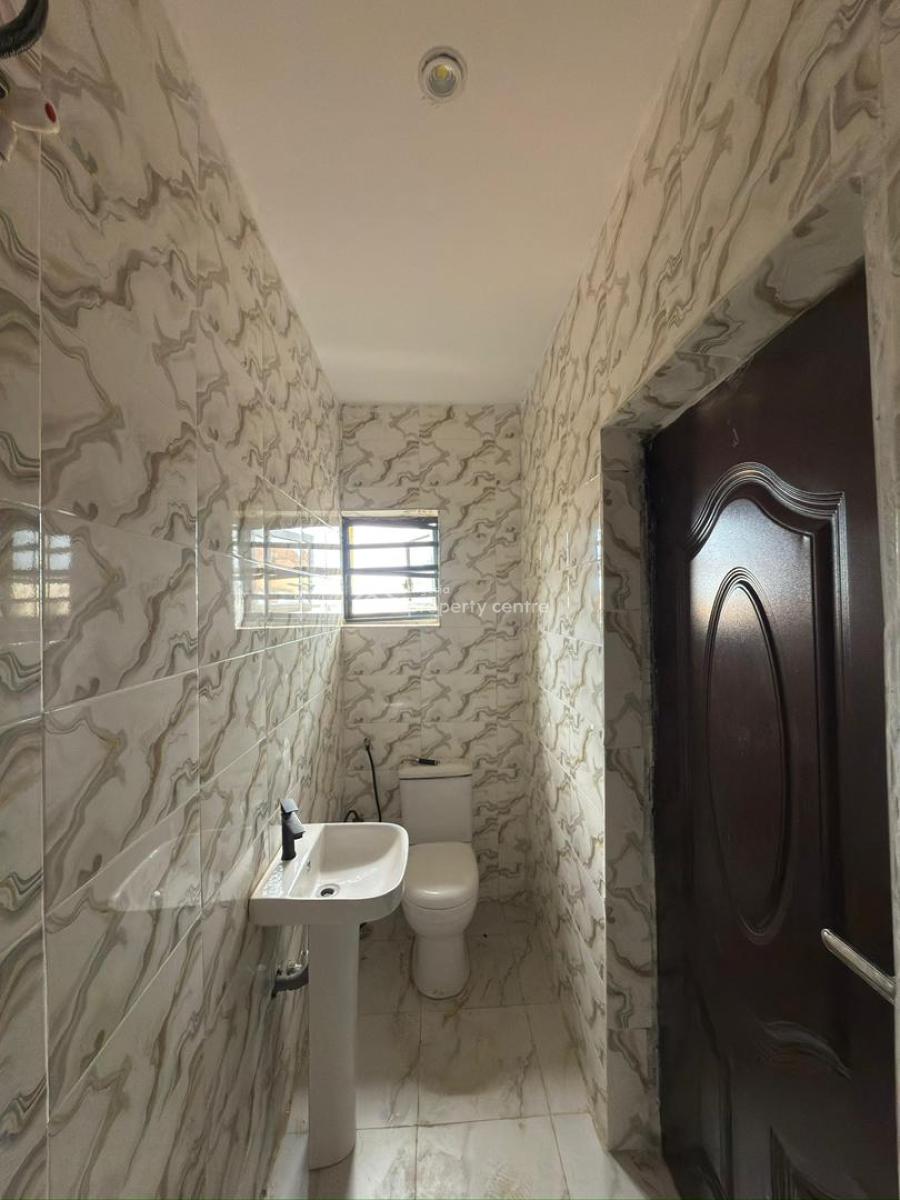 Commercial 3-bedroom Office Spaces -- Akala Express, Ibadan, Kuola Junction, Behind Mrs Filling Station, Akala Express, Ibadan, Oyo, Office Space for Rent