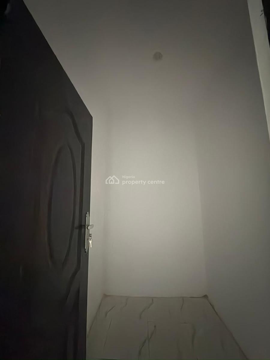 Commercial 3-bedroom Office Spaces -- Akala Express, Ibadan, Kuola Junction, Behind Mrs Filling Station, Akala Express, Ibadan, Oyo, Office Space for Rent