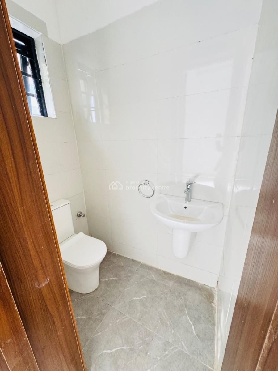 Spacious 2bedroom Apartment Available 5.5m Orchid Road, Orchid Road, Lekki, Lagos, Flat / Apartment for Rent