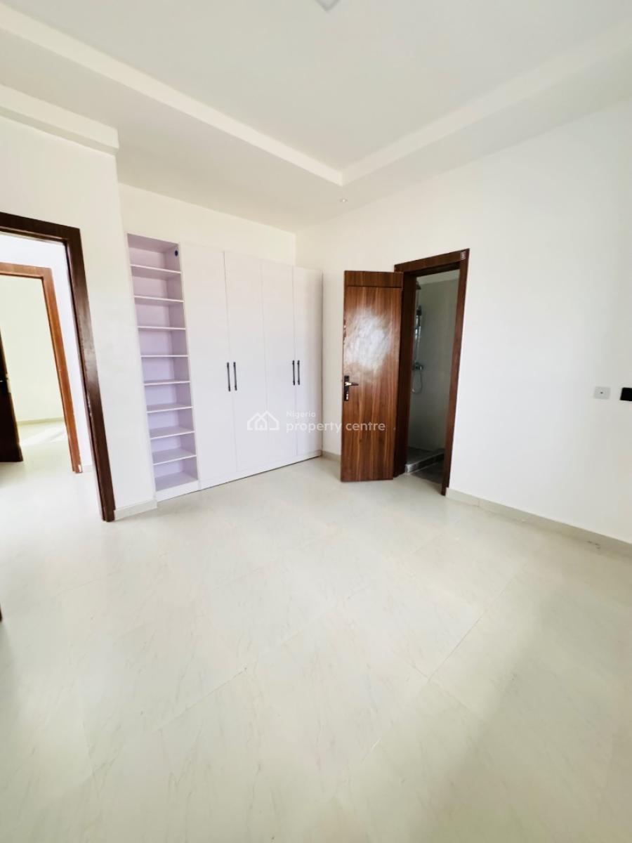 Spacious 2bedroom Apartment Available 5.5m Orchid Road, Orchid Road, Lekki, Lagos, Flat / Apartment for Rent