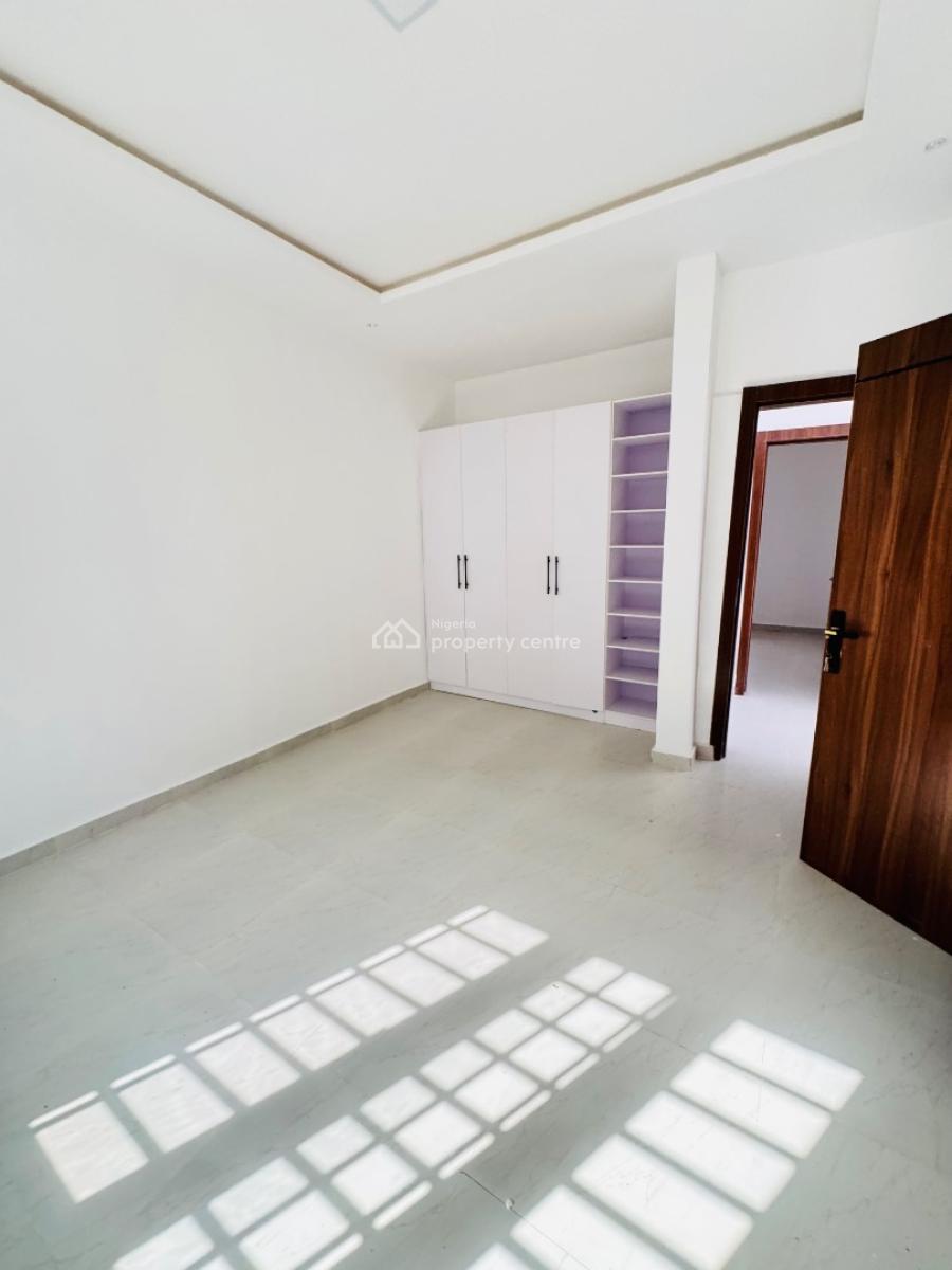 Spacious 2bedroom Apartment Available 5.5m Orchid Road, Orchid Road, Lekki, Lagos, Flat / Apartment for Rent