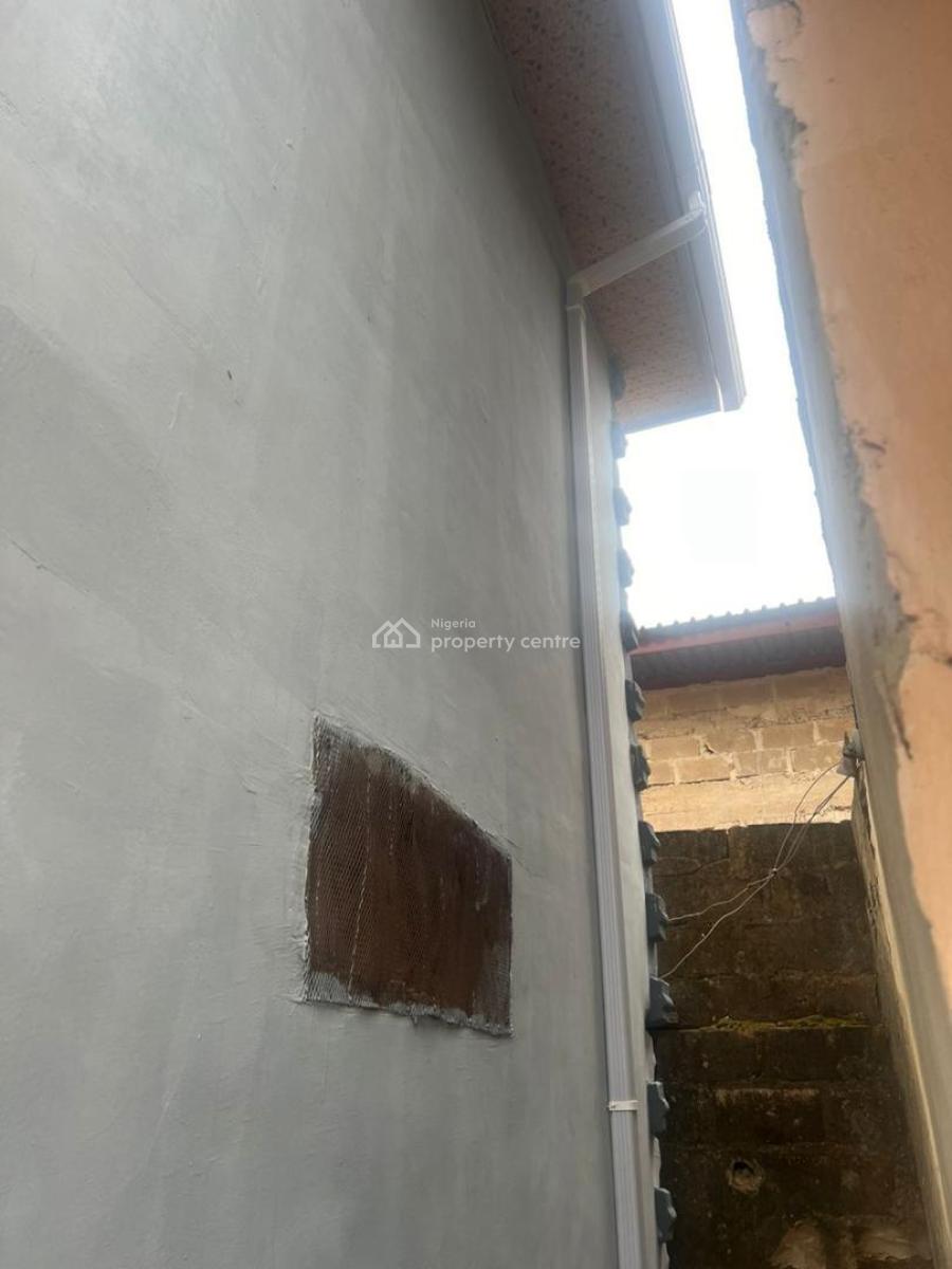 a Shopping Complex at  Aadeoje Junction Off Akala, Ibadan South-west, Oyo, Plaza / Complex / Mall for Sale