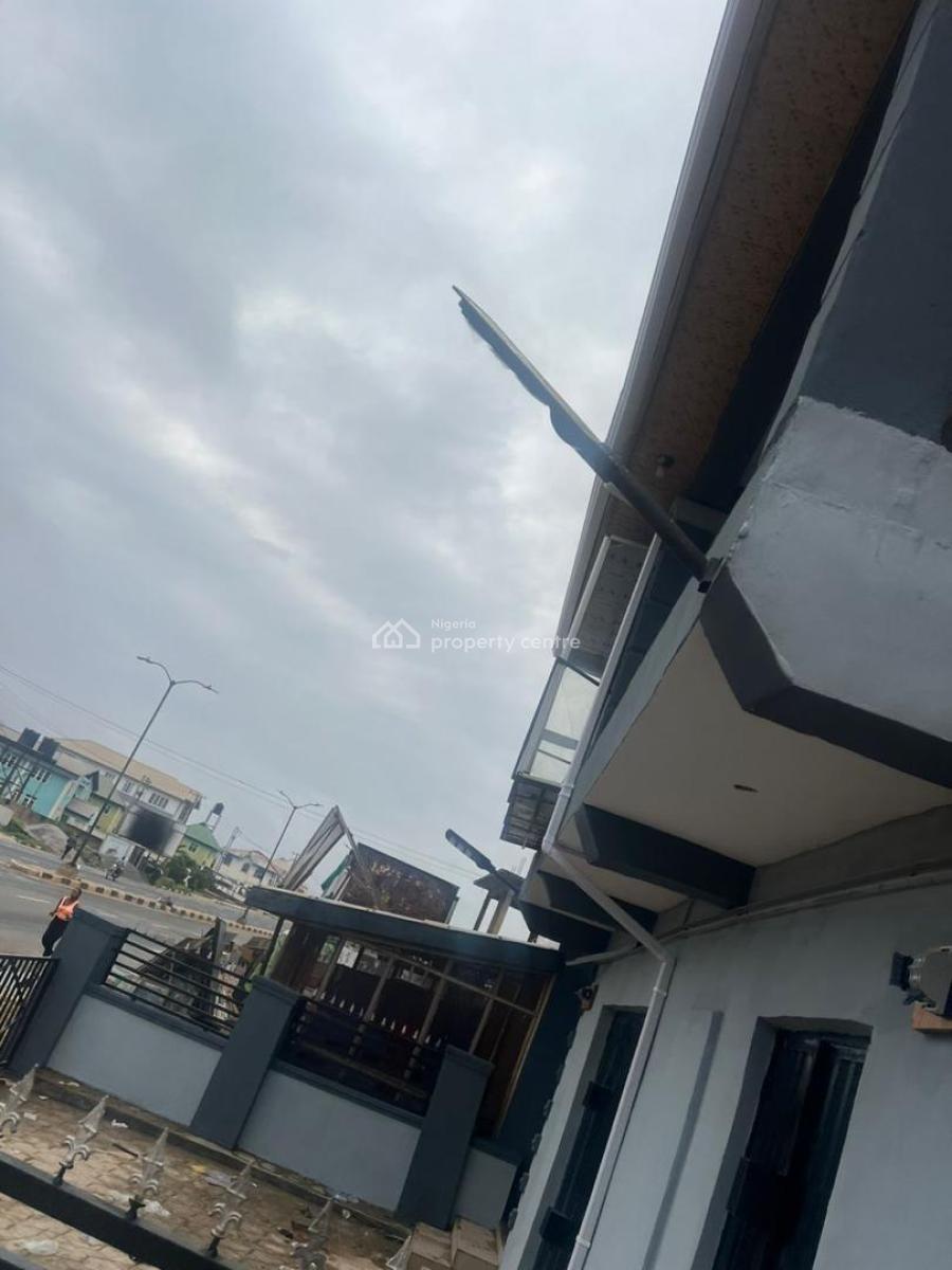 a Shopping Complex at  Aadeoje Junction Off Akala, Ibadan South-west, Oyo, Plaza / Complex / Mall for Sale