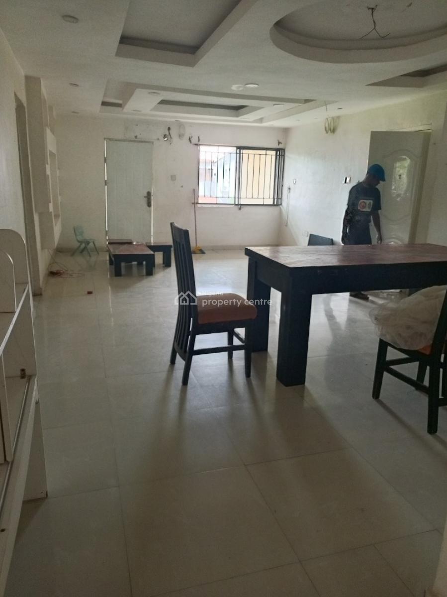 Spacious 3bedroom First Floor Residential Or Office Use, Lekki Phase 1, Lekki, Lagos, Flat / Apartment for Rent