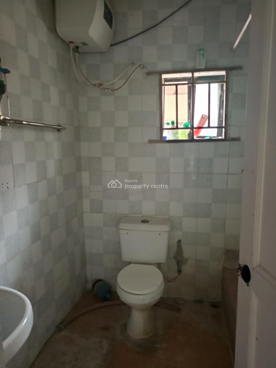Spacious 3bedroom First Floor Residential Or Office Use, Lekki Phase 1, Lekki, Lagos, Flat / Apartment for Rent