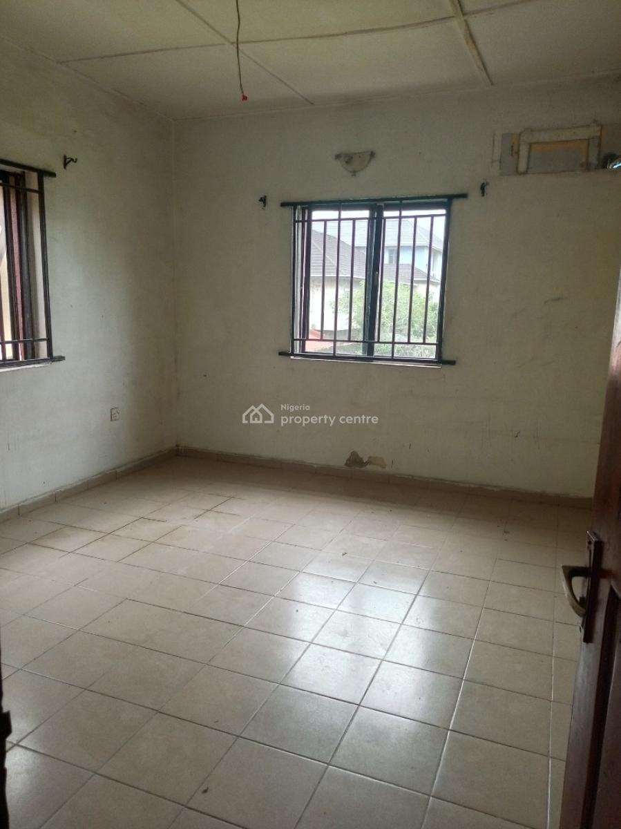 Spacious 3bedroom First Floor Residential Or Office Use, Lekki Phase 1, Lekki, Lagos, Flat / Apartment for Rent