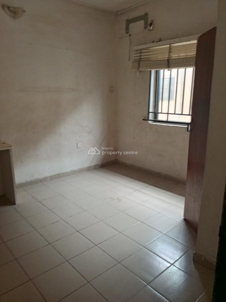 Spacious 3bedroom First Floor Residential Or Office Use, Lekki Phase 1, Lekki, Lagos, Flat / Apartment for Rent