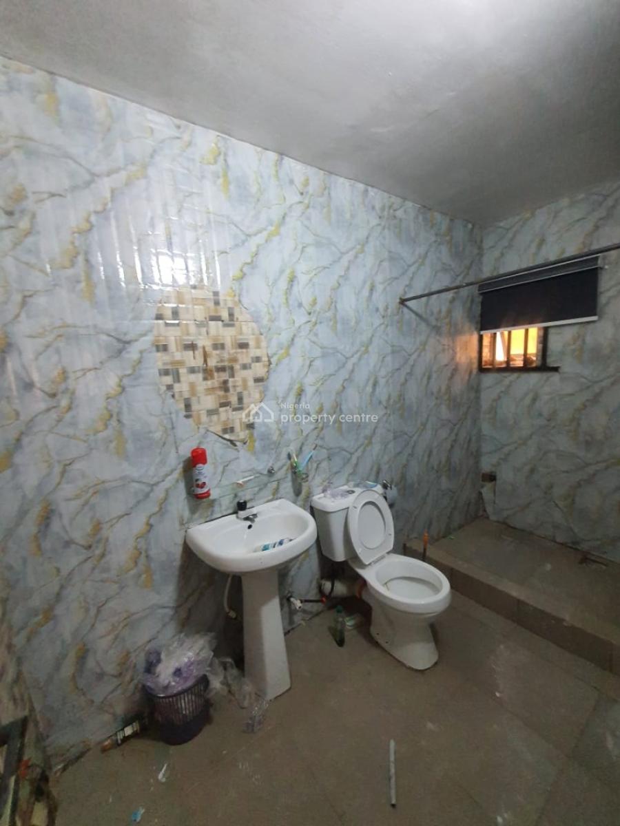 Massive Mini-flat with 2 Toilets, Self-serviced, in an Estate  New Road, Lekki, Lagos, Mini Flat (room and Parlour) for Rent