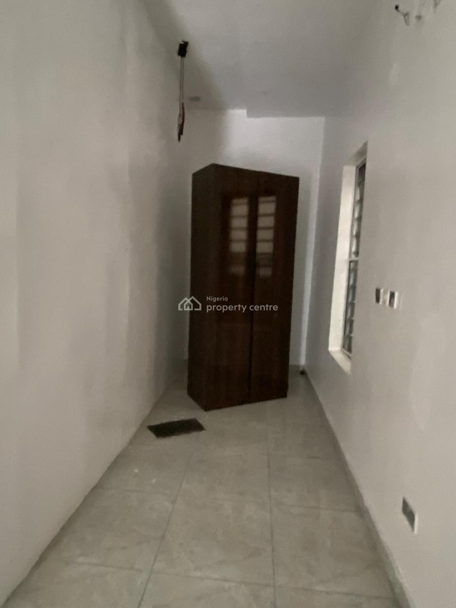 Luxury Spacious  Parlour Studio Space with Kitchen, Chevron , in a Beautiful Estate, Lekki, Lagos, Self Contain (single Rooms) for Rent