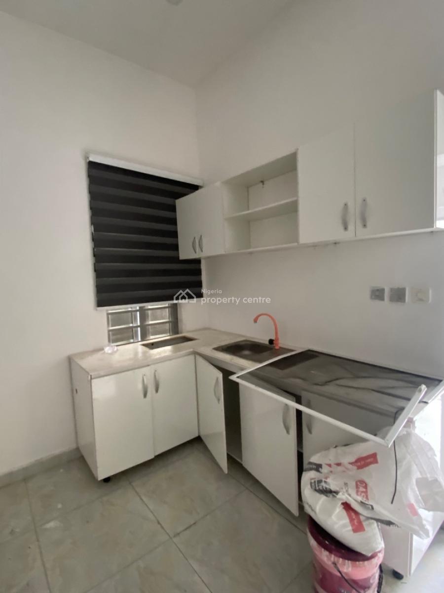 Luxury Spacious  Parlour Studio Space with Kitchen, Chevron , in a Beautiful Estate, Lekki, Lagos, Self Contain (single Rooms) for Rent
