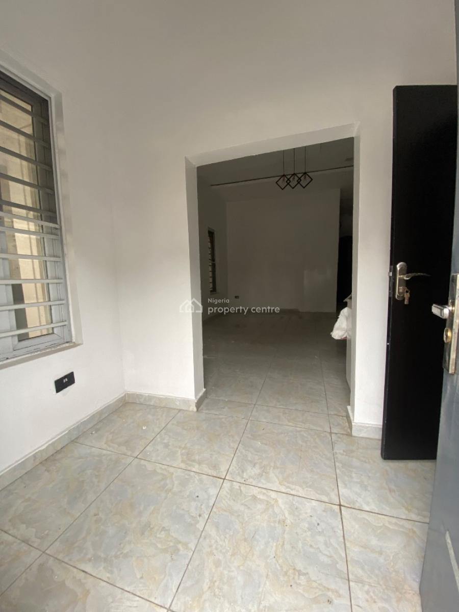 Luxury Spacious  Parlour Studio Space with Kitchen, Chevron , in a Beautiful Estate, Lekki, Lagos, Self Contain (single Rooms) for Rent