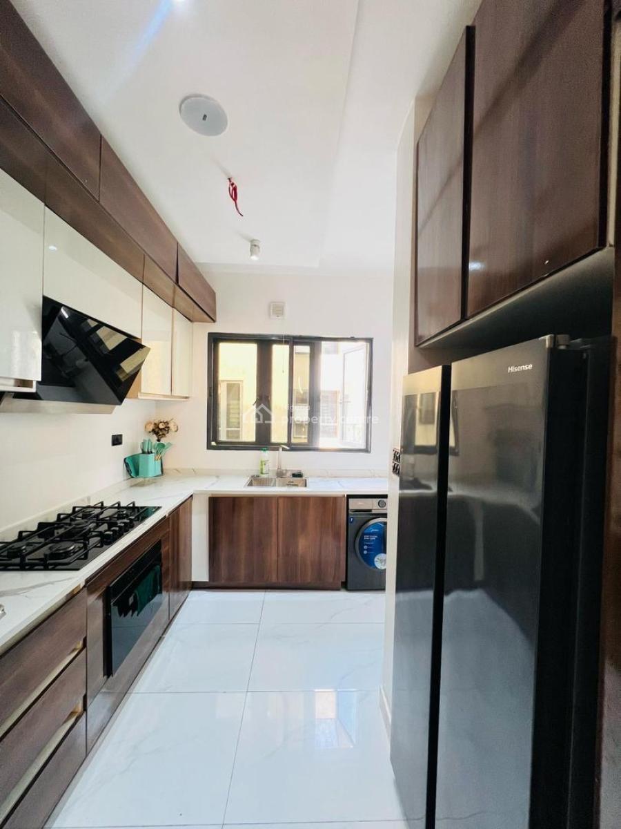 Luxury 2-bedroom Apartment with a Gym and Swimming Pool, Off Admiralty Way, Lekki Phase 1, Lekki, Lagos, House Short Let