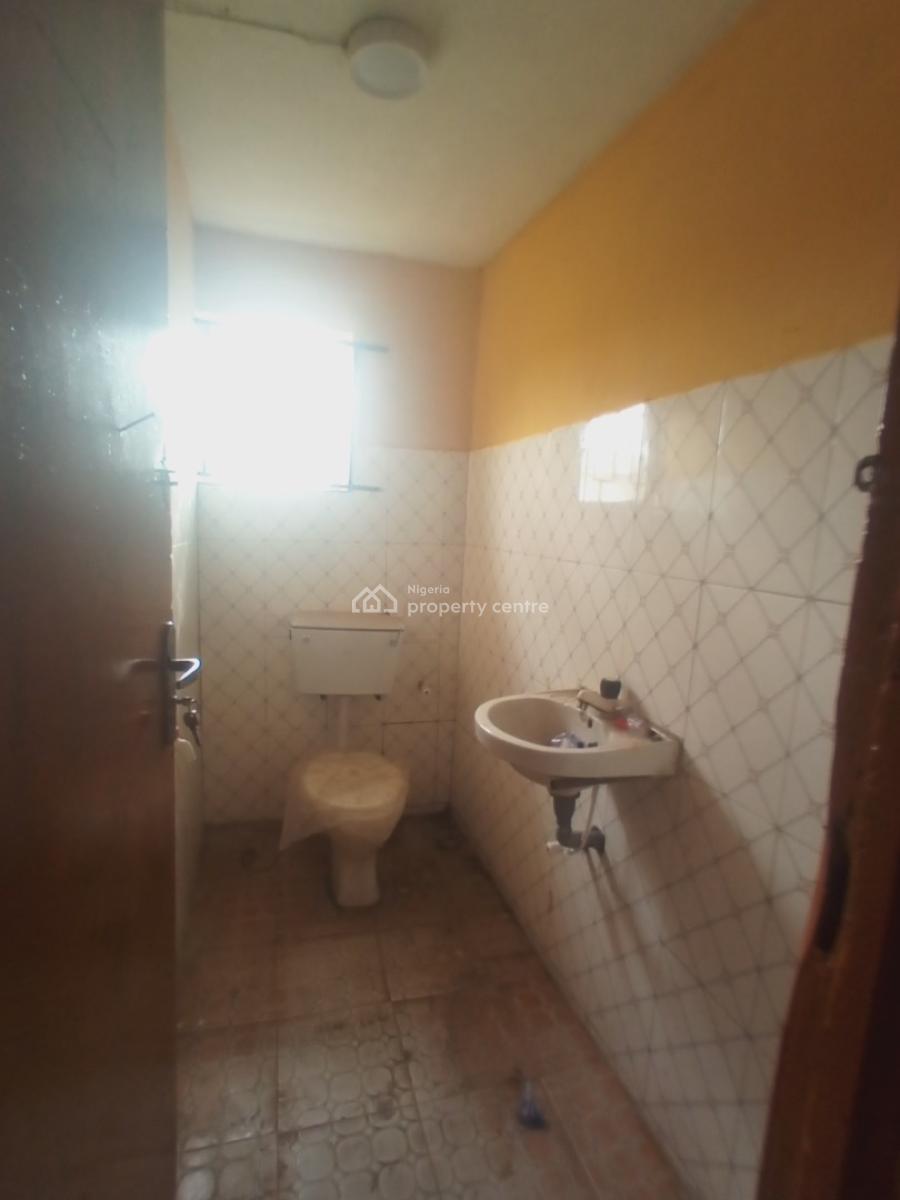 3 Bedroom Flat in a Fenced and Gated Compound Is Available for Both Co, Immediately After 3rd Mainland Bridge, Oworonshoki, Kosofe, Lagos, Flat / Apartment for Rent
