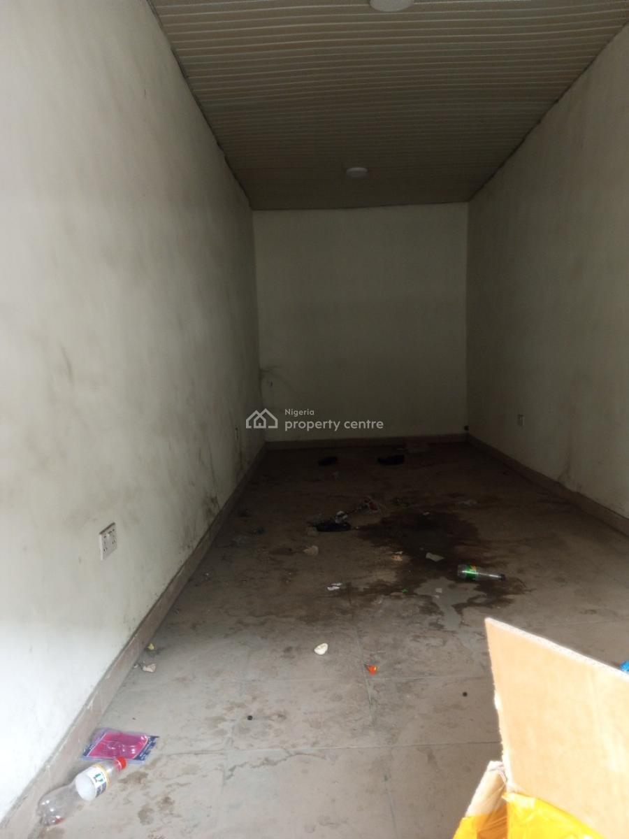 Big Shop Upstairs in a Complex Directly Facing The Road, Ado, Ajah, Lagos, Shop for Rent