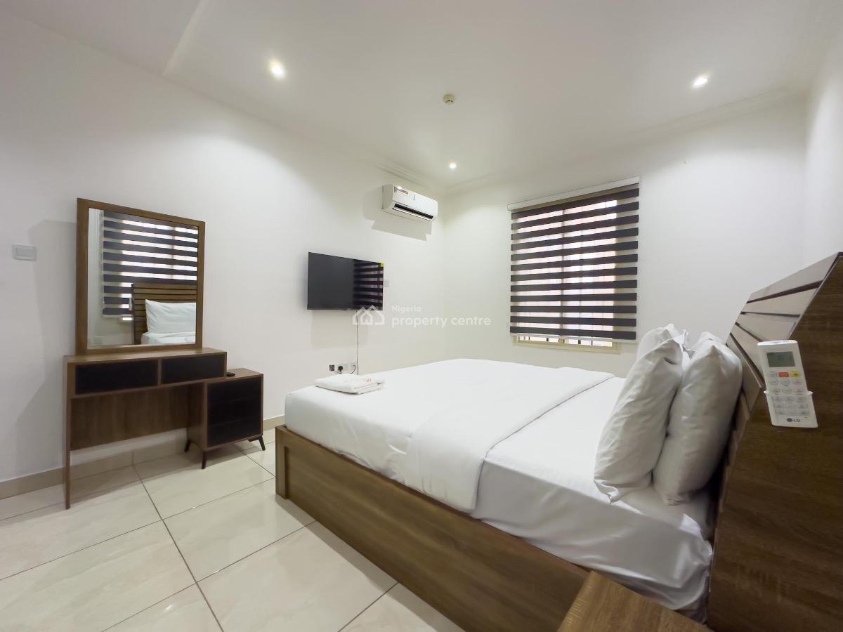Tastefully Furnished 3-bedroom Apartment, Kayode Jacob Crescent, Lekki Phase 1, Lekki, Lagos, Flat / Apartment Short Let