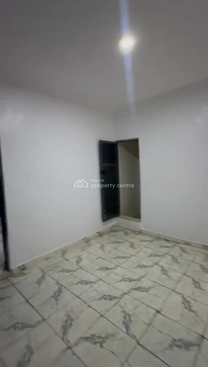 a Fairly Used and Standard Mini Flat Available, Off Shipeolu Street, Shomolu, Lagos, Shomolu, Lagos, Mini Flat (room and Parlour) for Rent