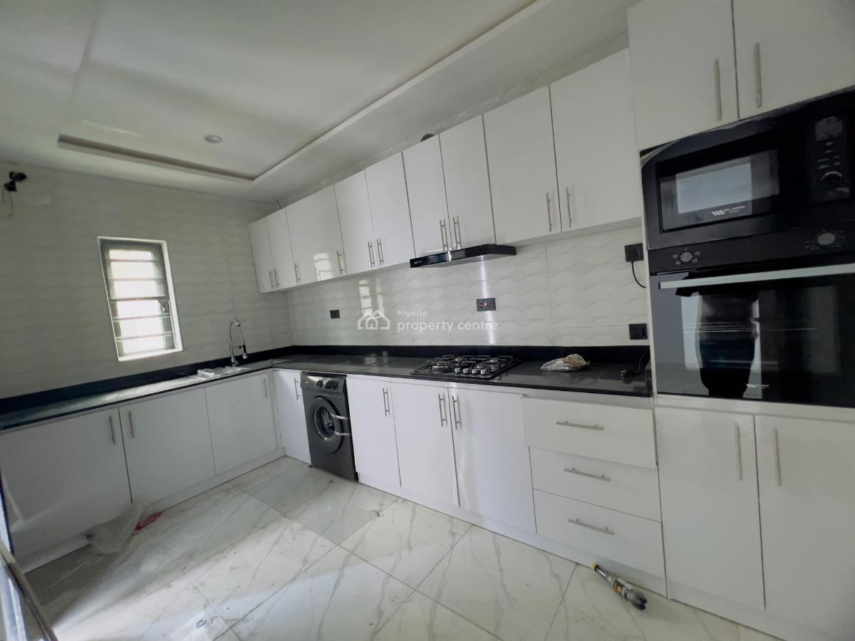 2bedroom Apartment, Lekki Phase 2, Lekki, Lagos, Flat / Apartment for Sale