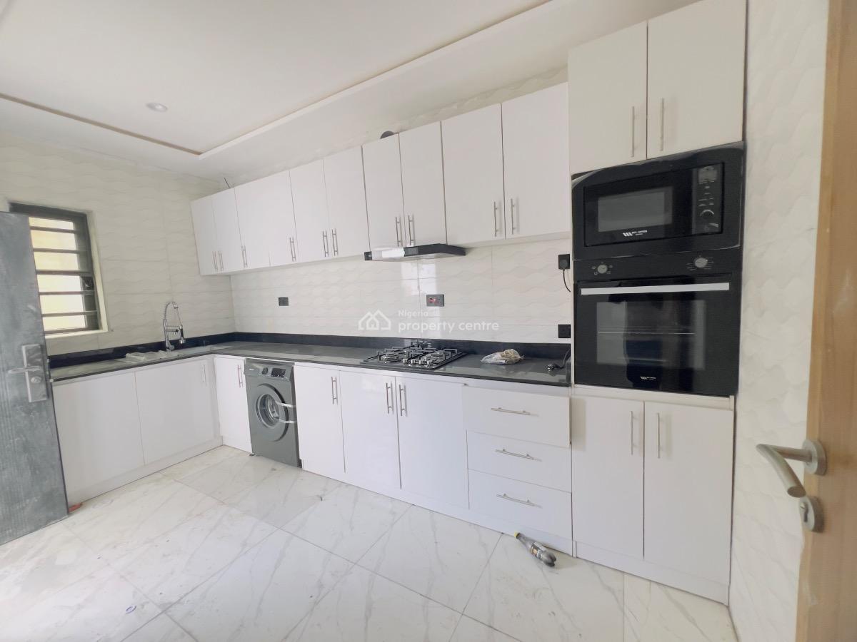 2bedroom Apartment, Lekki Phase 2, Lekki, Lagos, Flat / Apartment for Sale