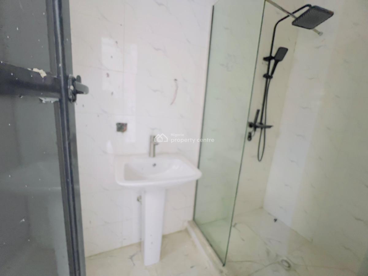 2bedroom Apartment, Lekki Phase 2, Lekki, Lagos, Flat / Apartment for Sale