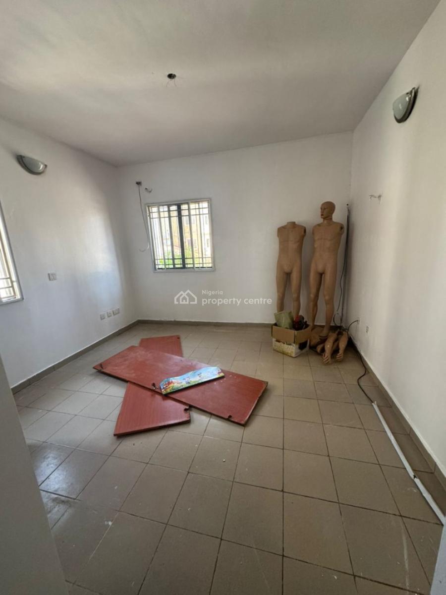 Spacious Room Upstairs, Buenavista Estate Orchid Road, Lekki, Lagos, Flat / Apartment for Rent