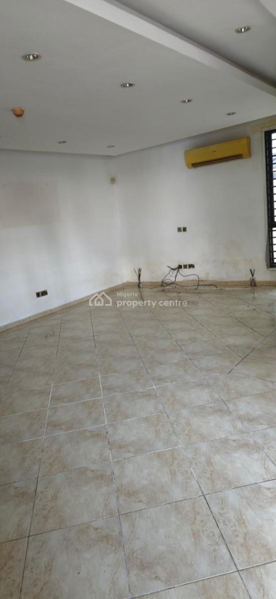 Decent Ensuit 2 Bedroom Apt  with  Acs/ Pool and Gym, in a Secured Est, Banana Island, Ikoyi, Lagos, Flat / Apartment for Rent
