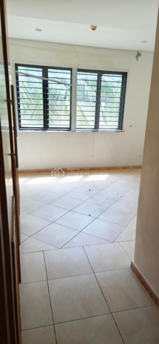 Decent Ensuit 2 Bedroom Apt  with  Acs/ Pool and Gym, in a Secured Est, Banana Island, Ikoyi, Lagos, Flat / Apartment for Rent
