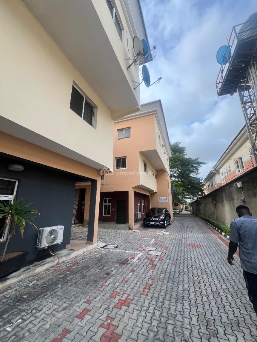 Very Beautiful 2-bedroom Maisonette-styled Flat in a High-end Environ., Lekki Phase 1, Lekki, Lagos, Flat / Apartment for Rent