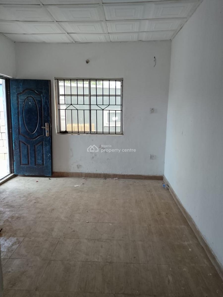 Brand New Room & Parlour Selfcon with Personal Prepaid Meter!, Adamo Road, Isiu, Ikorodu, Lagos, Flat / Apartment for Rent